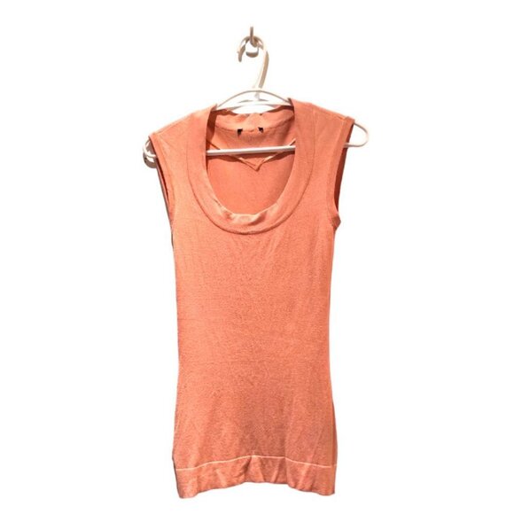 Y2K Banana Republic Fitted Sleeveles Stretch Knit Queen Anne Neckline U-Neck Top - Picture 2 of 16